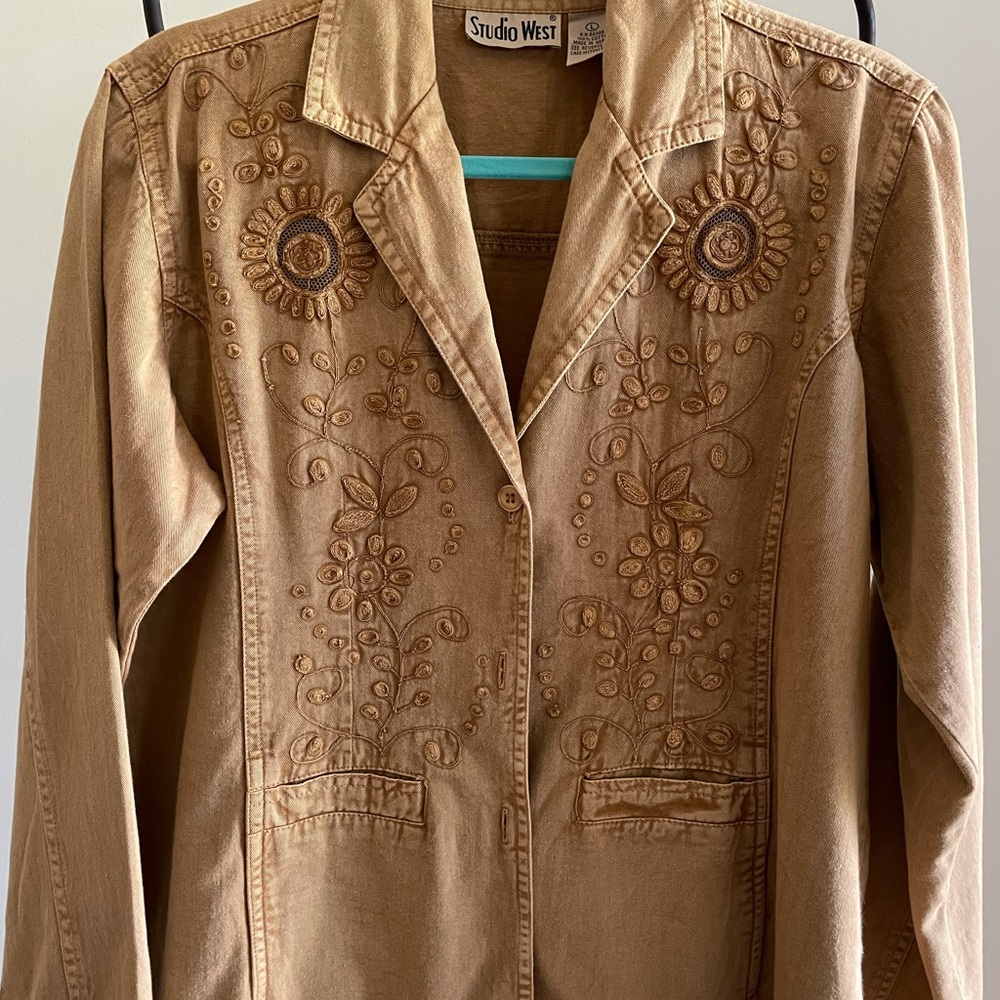 Studio West Beautiful Appliquéd Jacket and Skirt Outfit Size Large